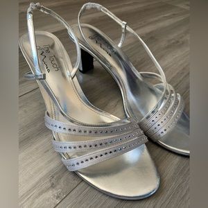 The Touch of Nina Silver Sandals Size 9.5